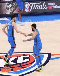 霍姆格伦：我们全队都为杰伦威欢呼 我们遇任何事都会共同面对