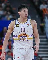 开云体育入口-效率不错但罚球还得练练！邹雨宸替补6中4&amp;罚球5中2拿10分5板