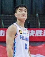 手感不错！黎伊扬12中6拿16分4板4助&amp;三分3中2 但也有5失误5犯规