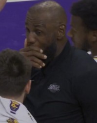 开云体育官网-打破不和传闻！老詹赛后主动和东契奇拥抱 两人满脸笑容亲密私语