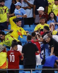 看台冲突因何而起？希门尼斯：球迷攻击我们的家人