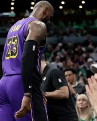 开云体育官方-詹皇倒下为湖人敲响警钟？紫金众将无惧魔鬼赛程